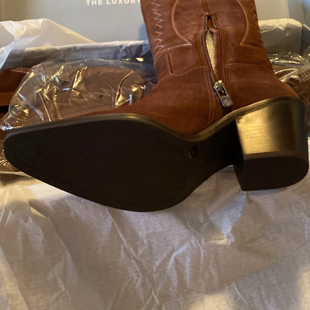 NIB Antonio Melani Suede Boots sz 9 purchased new, never been out of the box - Picture 3 of 4